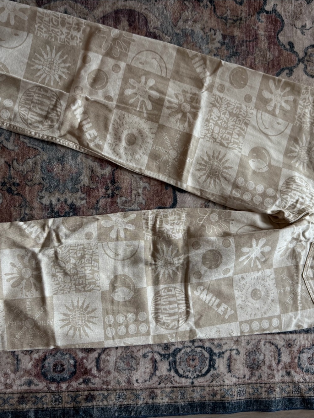 H&MX SMILEY Collab Limited
Edition Smiley Happy Face Patterned Wide Leg Jeans - Picture 8 of 11